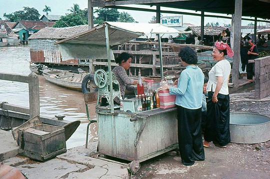 Ảnh độc đáo về hàng quán giải khát trên vỉa hè Sài Gòn xưa - Ảnh 5.