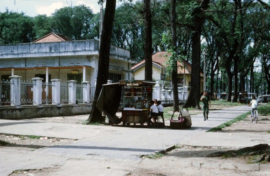 Ảnh độc đáo về hàng quán giải khát trên vỉa hè Sài Gòn xưa - Ảnh 10.