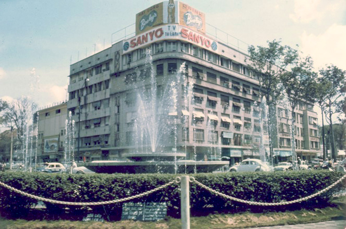 Chùm ảnh: Sài Gòn trước 1975 qua ống kính Chuẩn Đô đốc Mỹ
